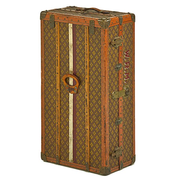 AUX ETATS-UNIS FRENCH LEATHERBOUND STEAMER TRUNK: Fitted interior, early 20th c.; Marked; 13 1/2" x 39 1/2" x 21"