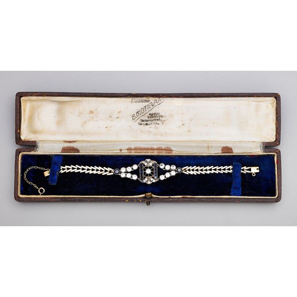 INDIAN ART DECO BRACELET FOR THE COLONIAL MARKET: Flexible form with colorless and blue sapphires set in 9k wg. and yg., B. Moritan, Calcutta, ca. 1935; 6 1/4"; 7.2 dwt.; In original box