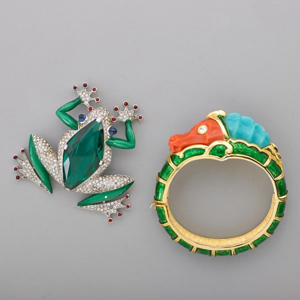 TWO PIECES OF AMERICAN COSTUME JEWELRY: Alfred Philippe for Trifari enameled tree frog fur clip, "Jelly Belly" body with large faceted green stone set within rhinestone encrusted frame, enameled legs, cabochon "sapphire" eyes and cabochon "