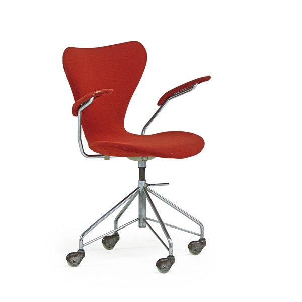 ARNE JACOBSEN; FRITZ HANSEN Sevener armchair: ARNE JACOBSEN (1902 - 1971) FRITZ HANSEN Sevener armchair (no. 3217), Denmark, 1950s; Matte chromed steel, upholstery; Manufacturer marks to plastic; 34" x 26" x 20"