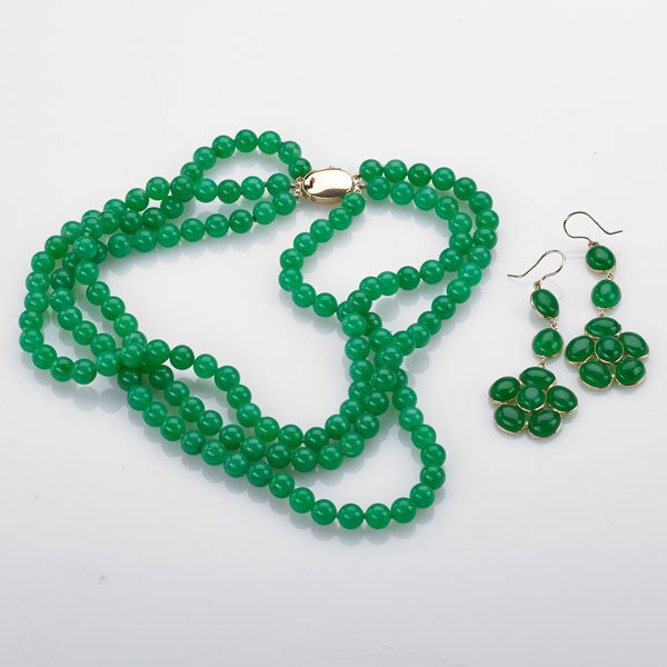 GREEN CHRYSOPRASE AND YELLOW GOLD JEWELRY: Three pieces: Three strand bead choker necklace with oval 18k yg. clasp, 14"; Drop earrings with spectacle set green chrysoprase cabochons, drops 2 1/2"