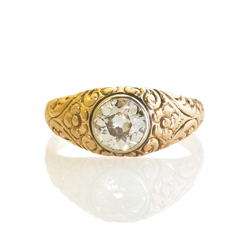 BELLE EPOQUE DIAMOND ROCOCO 14K GOLD RING: OEC diamond, approx. 1.50 cts. in yg. bezel on deeply embossed rose gold hoop, Charles M. Levy & Sons, NYC, 1896-1932. Size 10. 2.8 dwt.