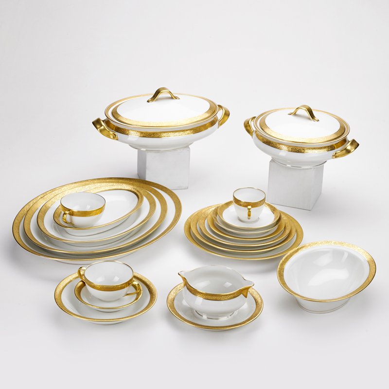 THEODORE HAVILAND; LIMOGES: One-hundred-piece porcelain dinnerware service for twelve in "Schleiger 1269" pattern: luncheon plates (9), salad plates (12), dinner plates (12), bread plates (12), soup bowls (12), boulloins (11), c