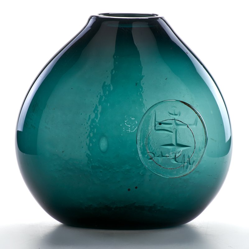 ERIK HOGLUND (Attr.): Glass vase with applied medallion, Sweden, ca. 1960s; Unmarked; 14" x 13" x 6"