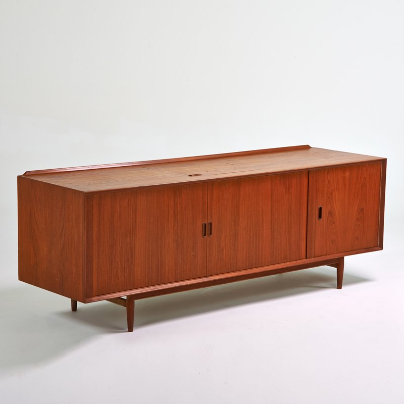 ARNE VODDER; SIBAST MOBLER: Teak media cabinet, Denmark, 1960s; Unmarked; 30" x 84" x 24"