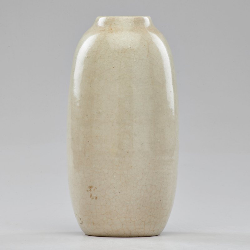 TOSHIKO TAKAEZU (1922-2011): Glazed stoneware vase, Clinton, NJ; Signed TT; 9 1/4" x 3"