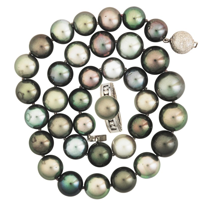 TAHITIAN PEARL NECKLACE AND RING, 14K WHITE GOLD: 35 spherical lustrous multihued grey and black Tahitian pearls, 13.5 - 10.4 mm., joined by 14k white gold ball clasp, 17'; Substantial chased white gold ring supports 10.5 mm. grey South Sea pearl and