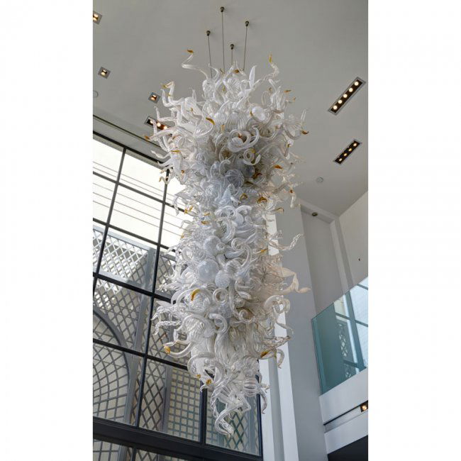 DALE CHIHULY Important chandelier Lot 360