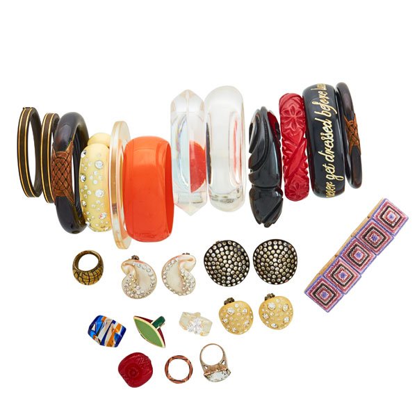 COLLECTION OF PLASTIC, BAKELITE OR ORGANIC JEWELRY (1 of 1)