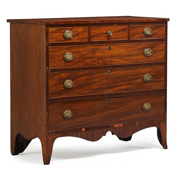 HEPPLEWHITE MAHOGANY CHEST OF DRAWERS: Six drawers, on splayed bracket feet, America, early 19th c. 38 1/2" x 42 3/4" x 19 3/4"