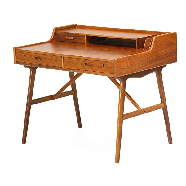 ARNE WAHL IVERSEN Desk (1 of 9)