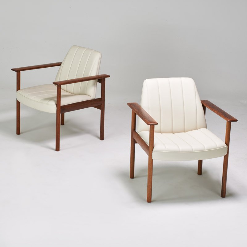 SVEN IVAR DYSTHE; DOKKA MOBLER: Pair of arm chairs, Norway, ca. 1970; Rosewood, leather; Metal tag; 31" x 27" x 25"