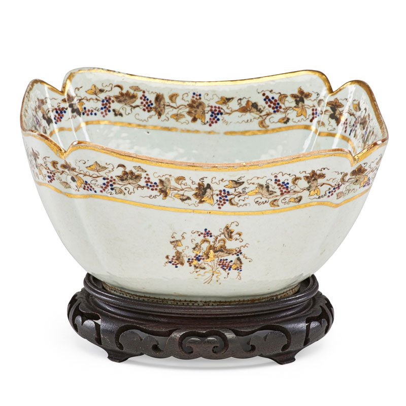 CHINESE EXPORT PORCELAIN BOWL (1 of 2)