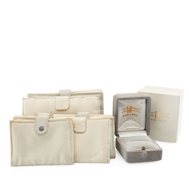 VAN CLEEF & ARPELS EMPTY JEWELRY POUCHES & BOX (1 of 1)