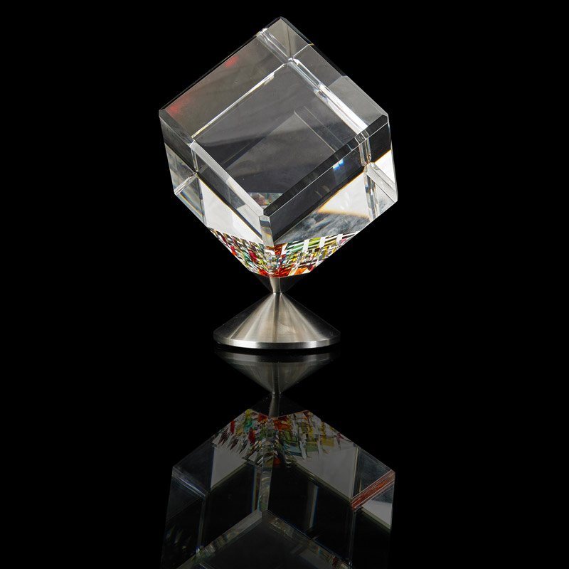 JON KUHN Spinning glass sculpture (1 of 2)