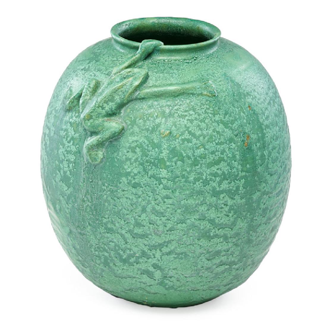 WHEATLEY Vase with frog (1 of 3)