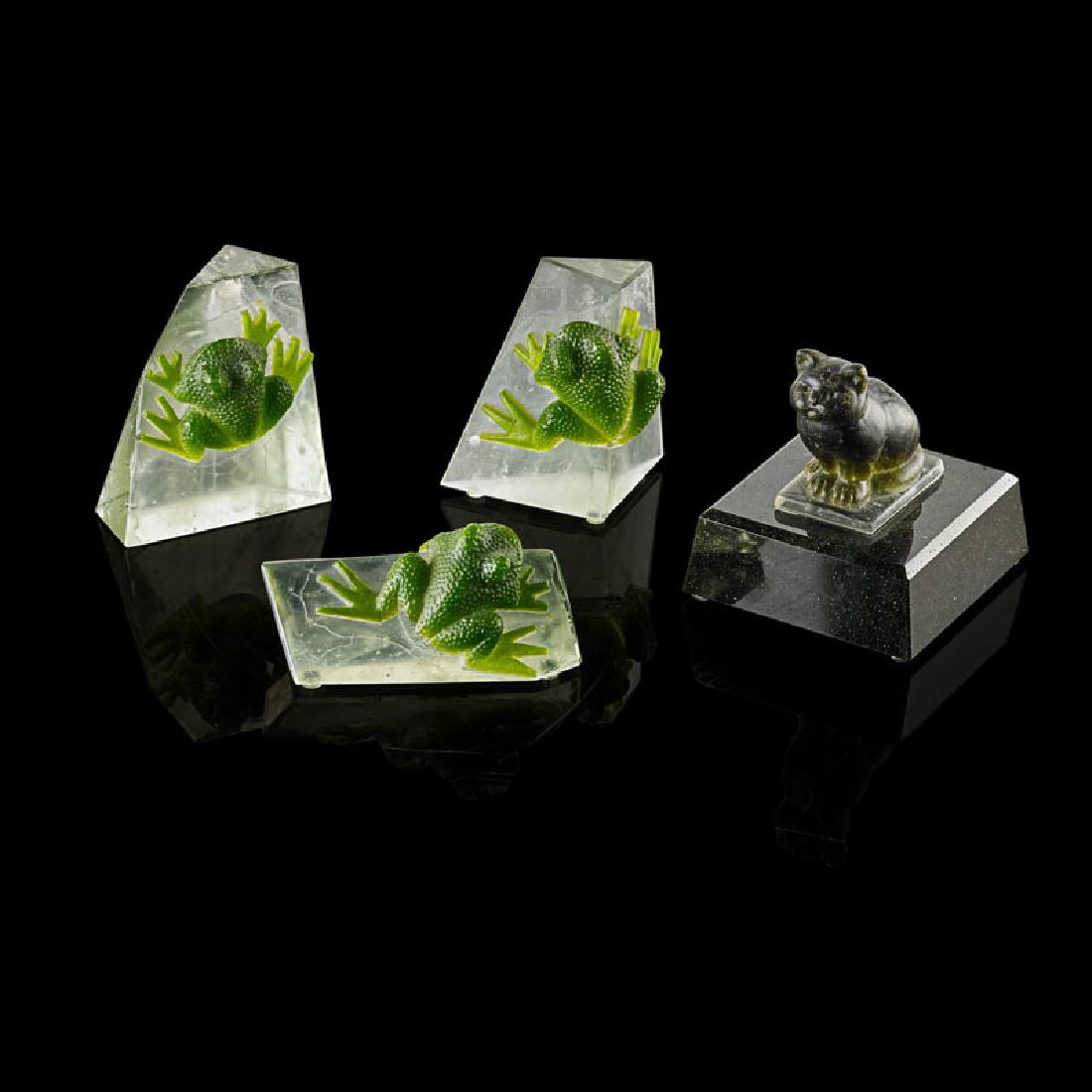 MARGIT TOTH Four glass sculptures, frogs and cat (1 of 2)
