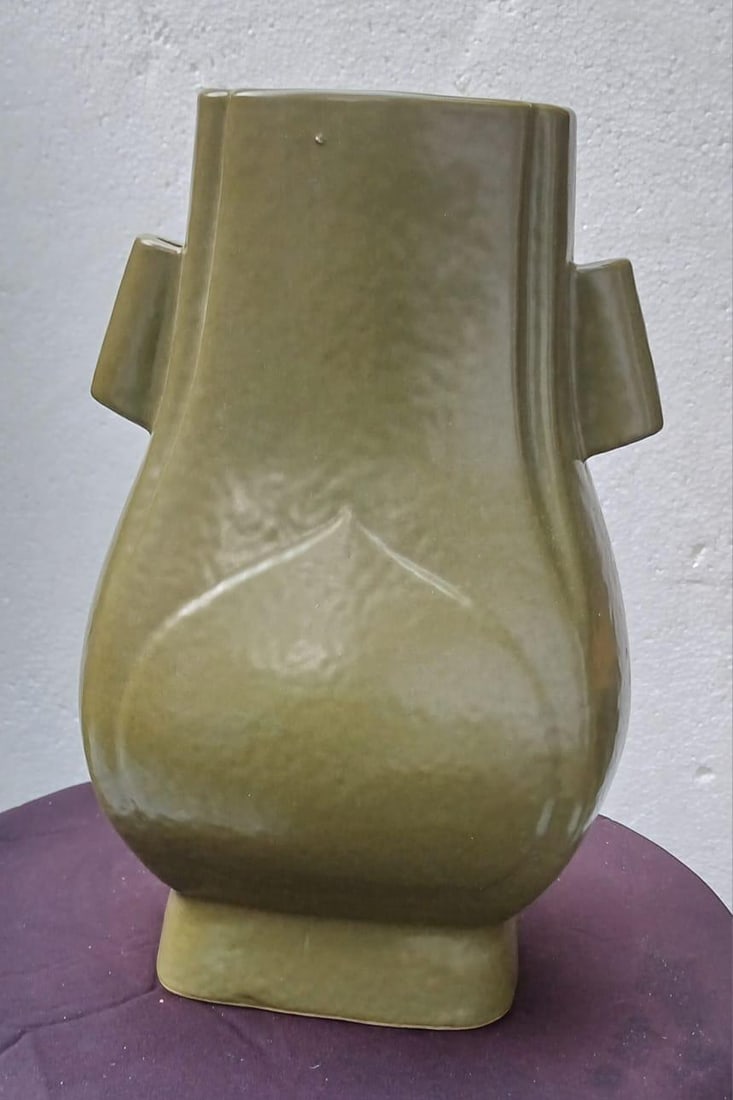 Elegant Qing Dynasty Tea Dust Glaze Vase (1 of 1)