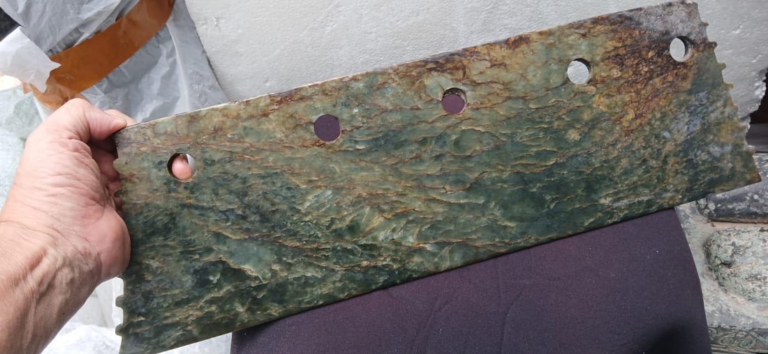 Important Er-li-tau Period Jade Carving of Large Blade (1 of 1)