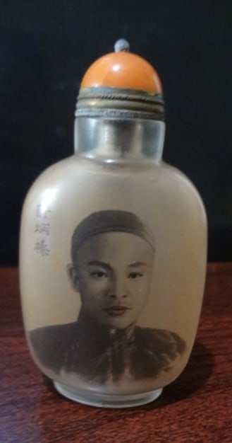 Qing Dynasty Crystal Snuff Bottle with painting of Chinese Consul in USA (1 of 6)