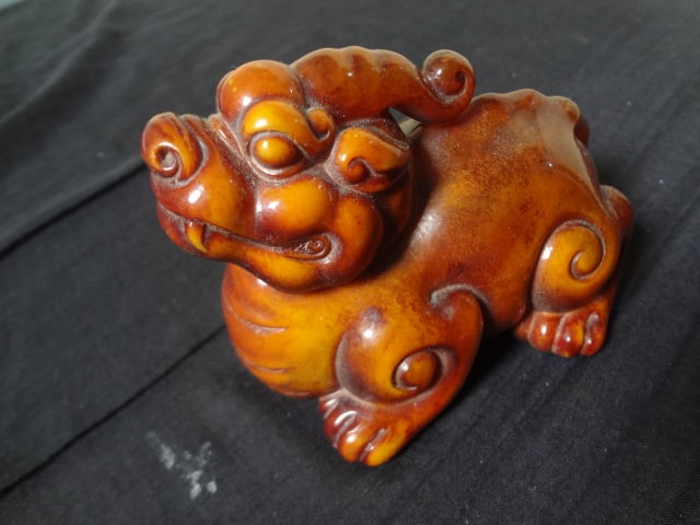 Qing Dynasty Amber Carving of Mythical Animal (1 of 6)