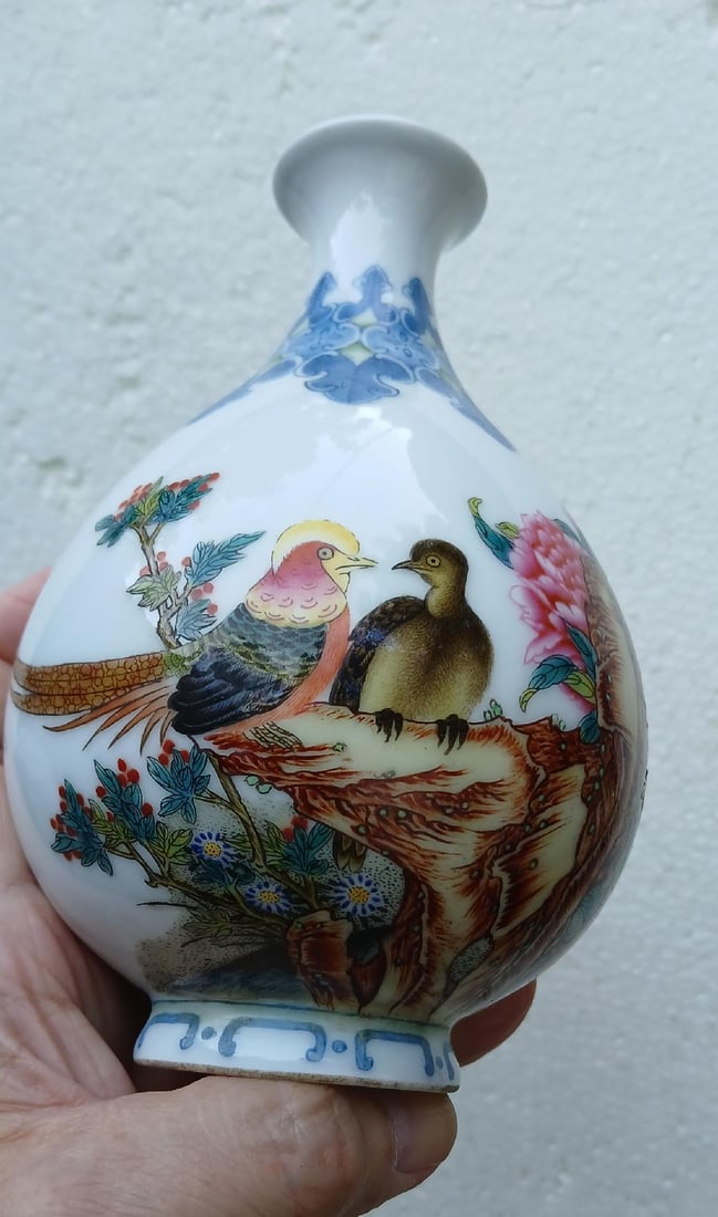 Elegant Republic Period Famille Rose Wine Vase with Bird Motifs: This is a Republic Period Famille Rose wine vase with pheasant motifs and a poem.