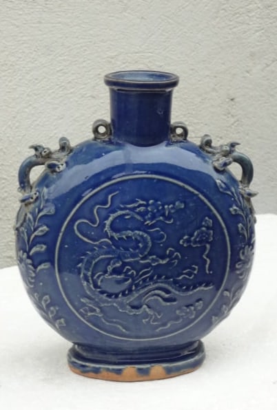 Elegant Yuan Dynasty Sapphire Blue Binhu with Dragon Motif (1 of 5)