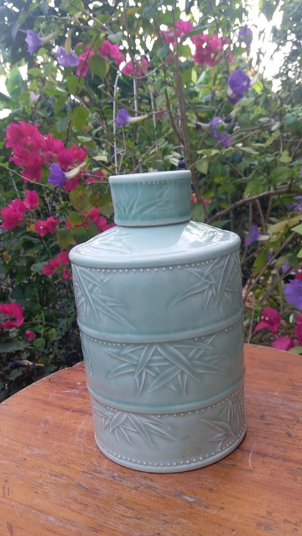 Qing Dynasty Qianlong Period Bamboo Shape Tea Caddy: This is an elegant Qing Dynasty design of a tea caddy. It is made in the shape of a bamboo.