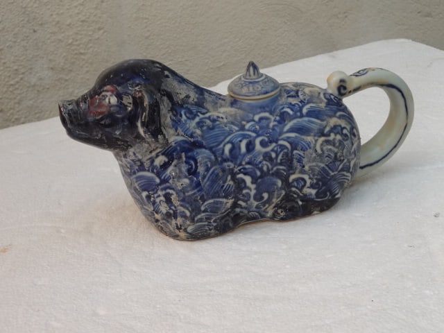 Ming Dynasty Xuande Period Underglaze Blue Pig-shaped Tea Pot (1 of 6)