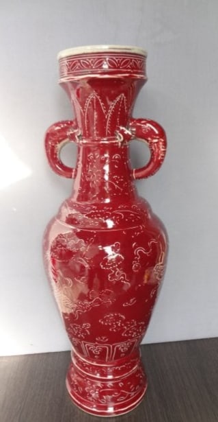 Important Yuan DFynasty Elephant Ear Loop David Vase with Red Glaze: The famous Yuan Dynasty David vase belongs to the British Museum in the UK. This red elephant ear is also from the Yuan Dynasty, with the same design and the only one in the world.