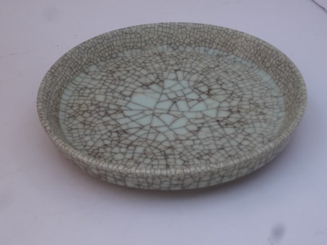 Song Dynasty Guan Yao Dish with Natural Crackles: This is an elegant Song Dynasty Guan Yao dish.