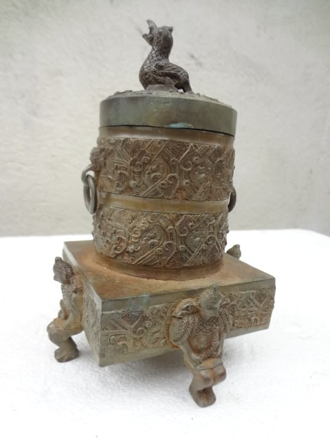 Warring States Period Bronze Container with Figures (1 of 5)