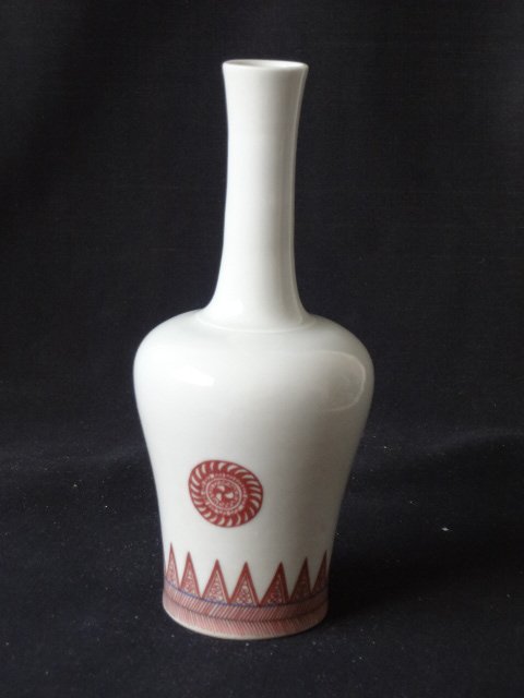 Elegant Qing Dynasty Kangxi Period Bell Shape Vase (1 of 7)