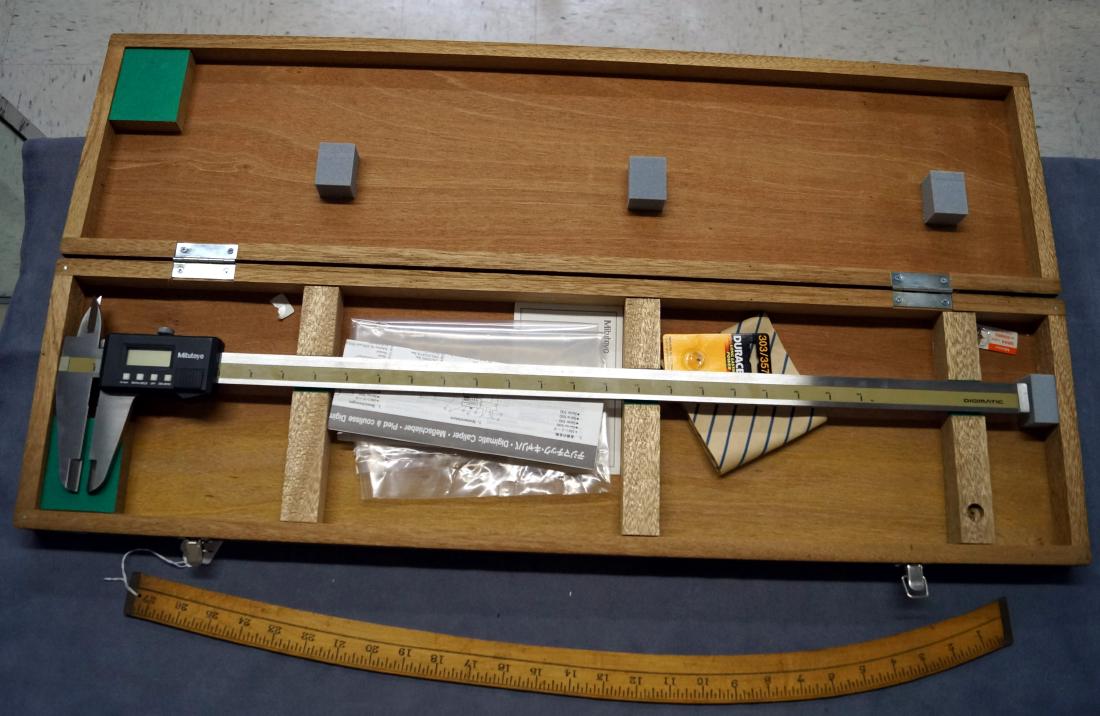MITUTOYO 24-INCH DIGIMATIC CALIPER MOD CD-24 (CASED) (1 of 2)