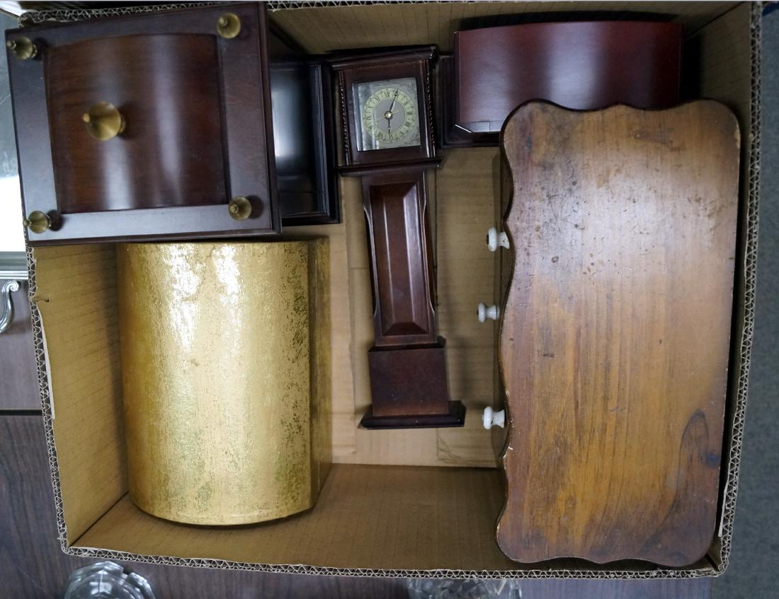 LOT OF DECORATIVE BOXES AND CLOCKS: LOT OF DECORATIVE BOXES AND CLOCKS