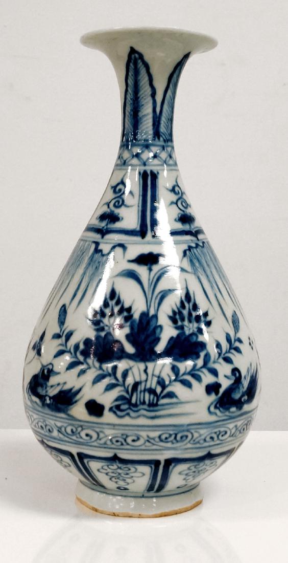 CHINESE MING STYLE DECORATED PORCELAIN VASE. HEIGHT 9 (1 of 1)