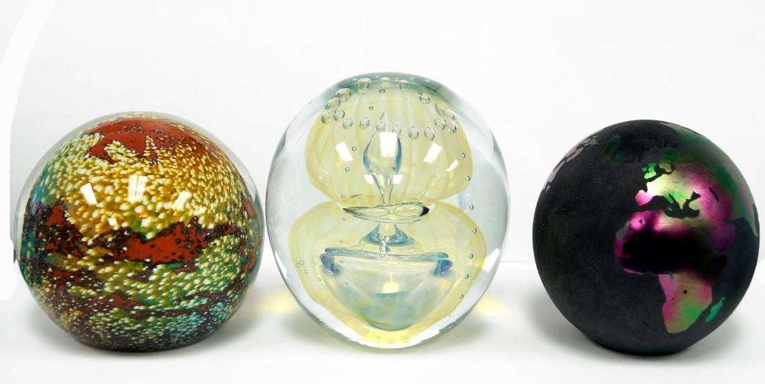 LOT (3) GLASS PAPERWEIGHTS INCLUDING DAVID LEWIN (1 of 1)