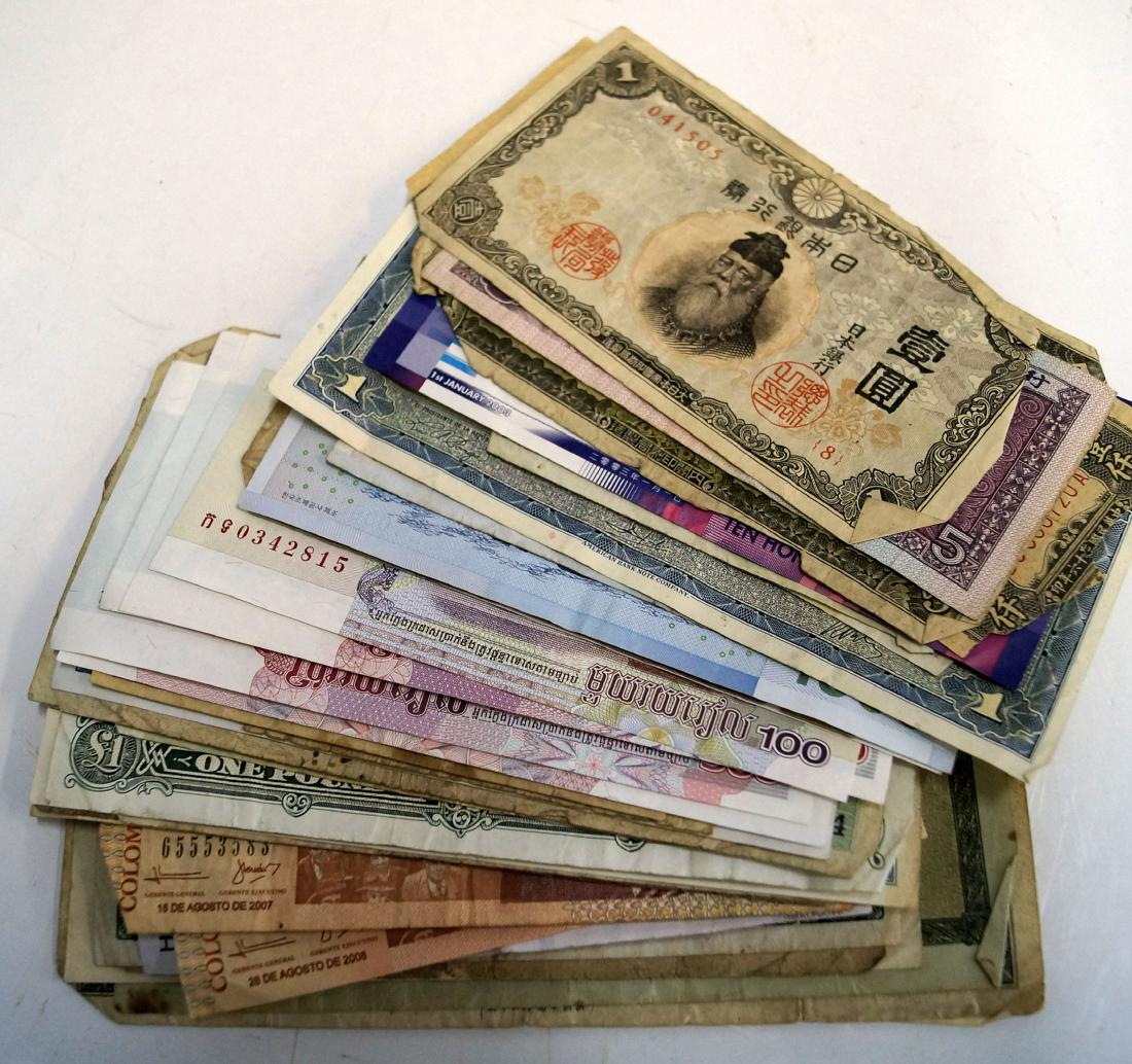 LOT ASSORTED FOREIGN CURRENCY INCLUDING CHINA (1 of 1)