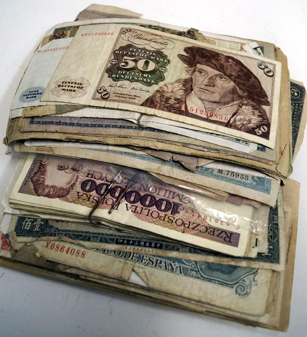 LOT ASSORTED FOREIGN CURRENCY (1 of 1)