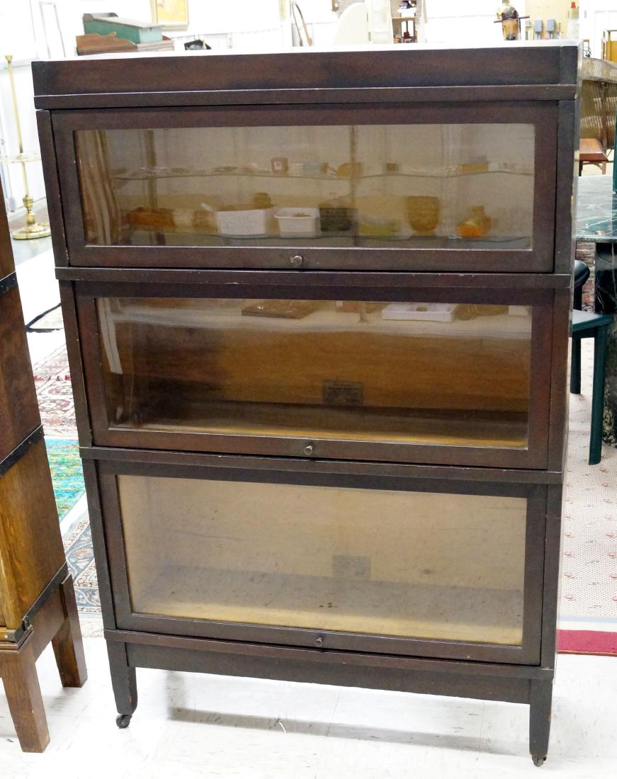 ANTIQUE GLOBE-WERNICKE STACKING BARRISTER BOOKCASES. (1 of 1)