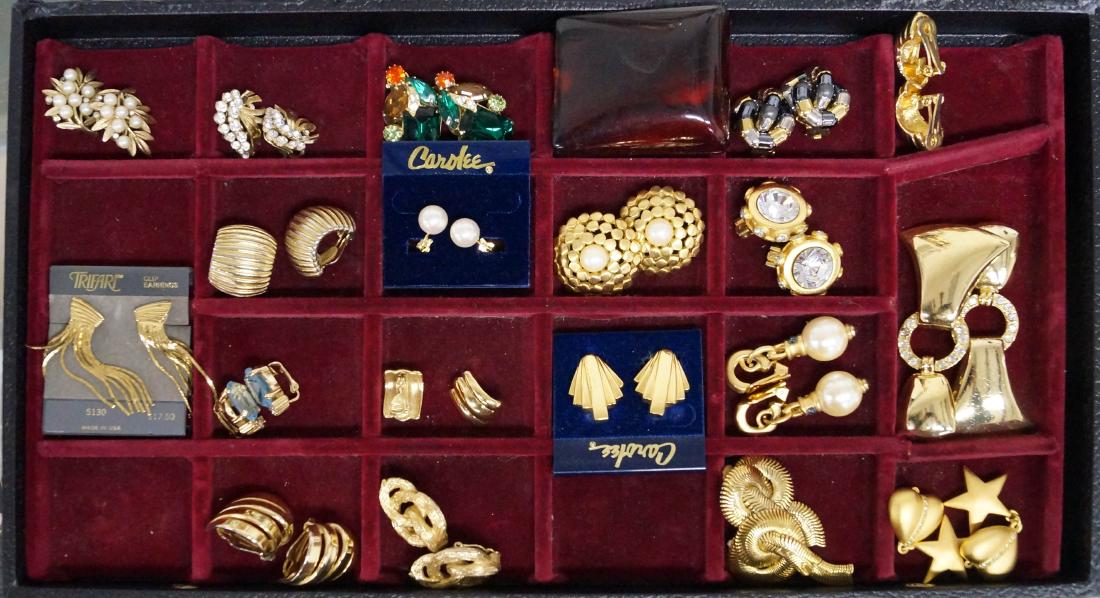 TRAY LOT ASSORTED FASHION COSTUME JEWELRY CLIP EARRINGS (1 of 1)