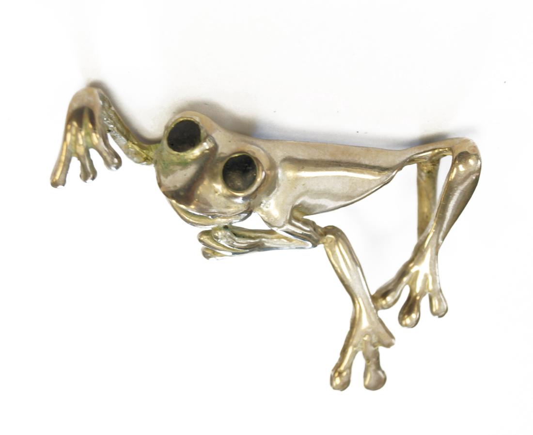 COMICAL SILVER FROG PENDANT/ENHANCER. LENGTH 2 1/4";: COMICAL SILVER FROG PENDANT/ENHANCER. LENGTH 2 1/4"; 0.91 OZT