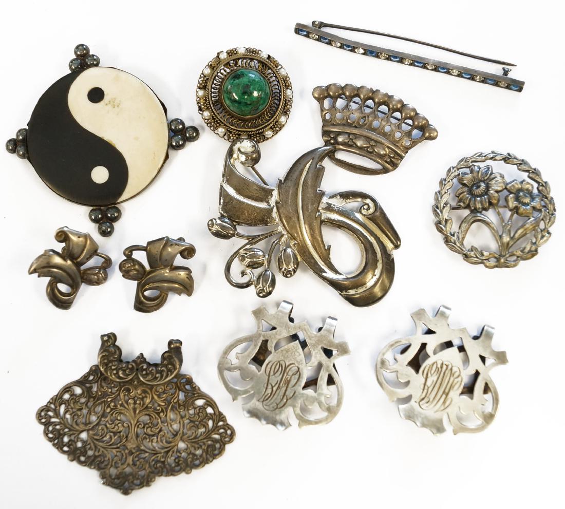 LOT ASSORTED VINTAGE STERLING AND SILVER BROOCHES/PINS (1 of 1)