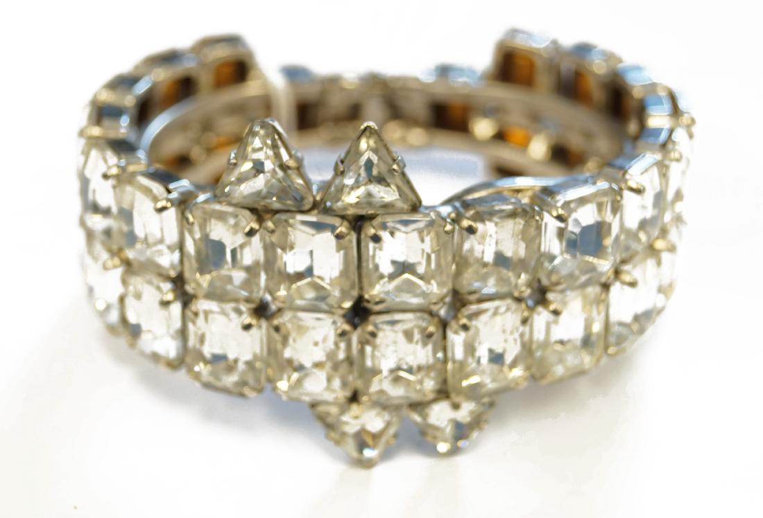 CARLO ZINI RHINESTONE HINGED BANGLE, SIGNED. OPENING/2 (1 of 1)