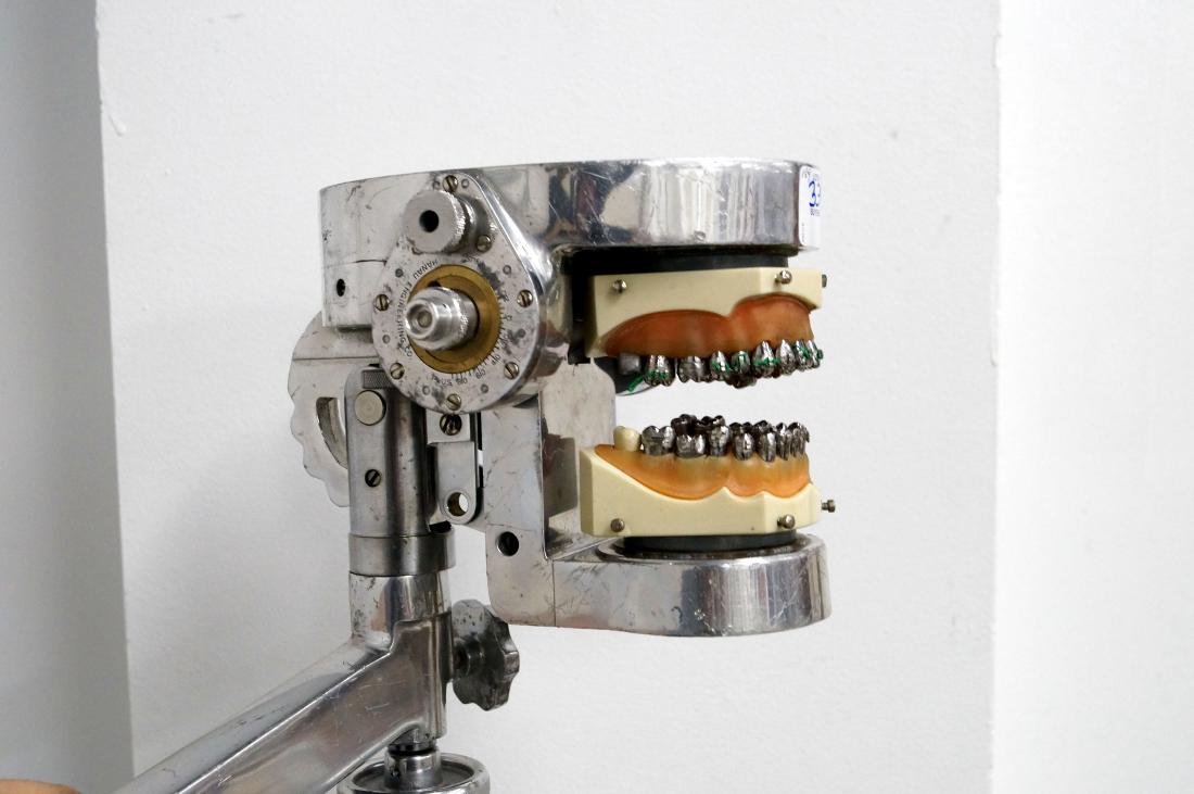 VINTAGE HANAU ALUMINUM ARTICULATED ORTHODONTIC FACIAL (1 of 2)