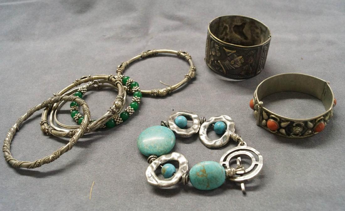 LOT ASSORTED COSTUME JEWELRY BRACELETS (1 of 1)