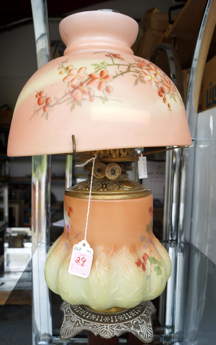 ANTIQUE HAND PAINTED GONE-WITH-THE-WIND STYLE OIL LAMP (1 of 1)