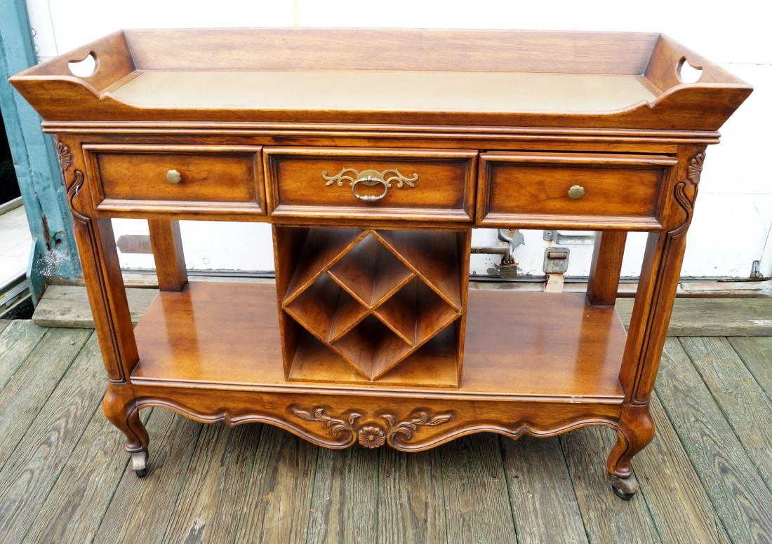 FRENCH PROVINCIAL STYLE CARVED OAK BASE TO UMBRELLA (1 of 1)