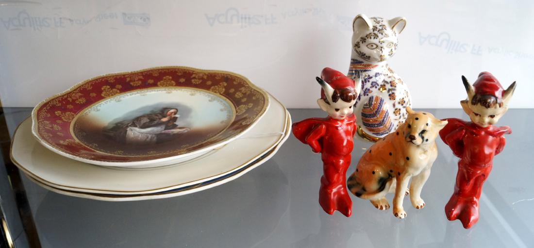 LOT INCLUDING DECORATED PORCELAIN PLATES (ARMORIAL,: LOT INCLUDING DECORATED PORCELAIN PLATES (ARMORIAL, ROYAL VIENNA, JEAN DUFY PARIS EXPOSITION, 1925), FIGURES, ETC