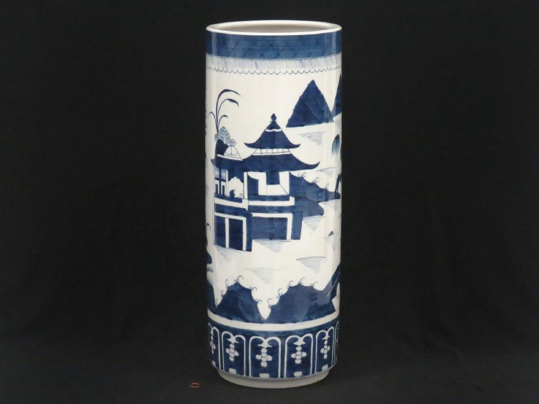 CHINESE CANTON EXPORT PORCELAIN UMBRELLA STAND. HEIGHT: CHINESE CANTON EXPORT PORCELAIN UMBRELLA STAND. HEIGHT 24"